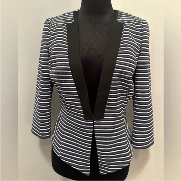 White House Black Market Blazer, 3/4 sleeve, Size 4 - Picture 3 of 9